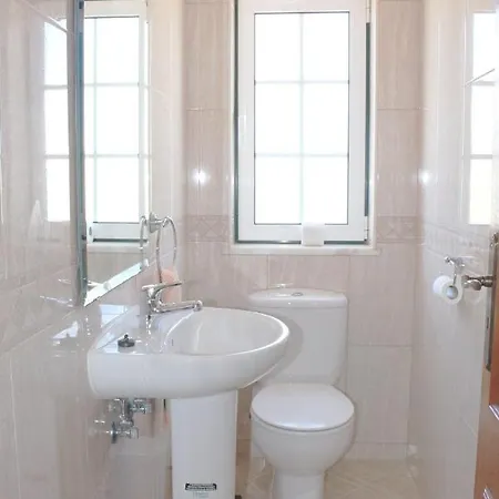 Abf55v2 Moradia De Qualidade Com Ac E Piscina Albufeira