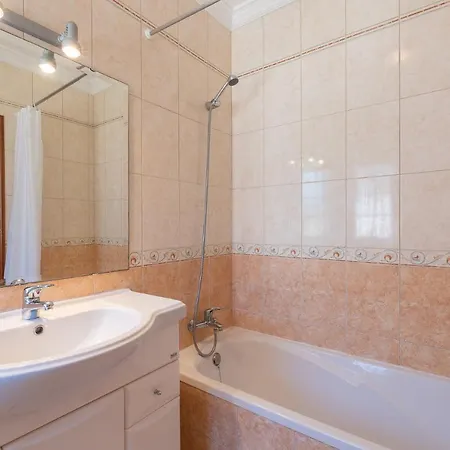 Abf55v2 Moradia De Qualidade Com Ac E Piscina Albufeira